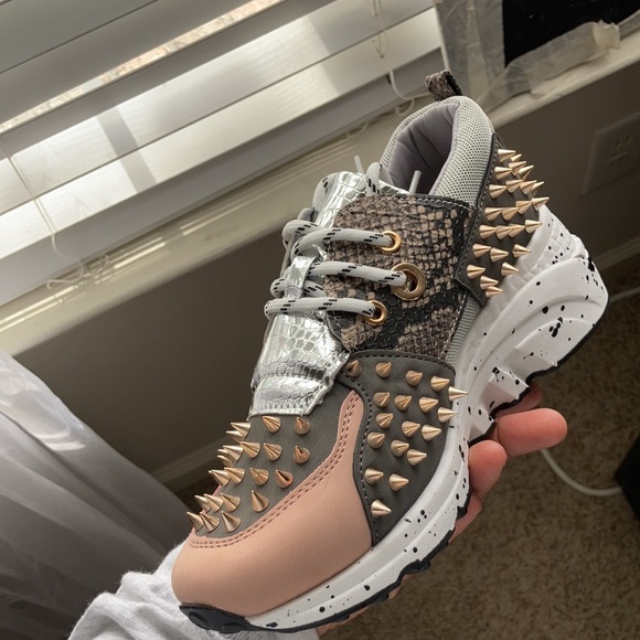 Bella Chic Sneakers - Picture 8 of 10